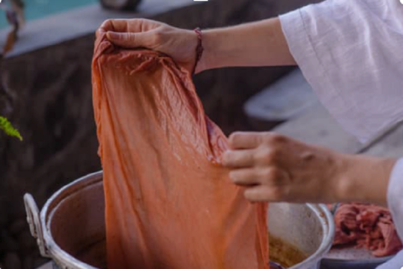 procesul de vopsire al textilelor